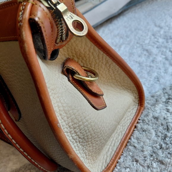 Dooney & Bourke Leather Satchel Handbag Purse Bag Cream Pearl Tan  Vintage - Picture 7 of 11